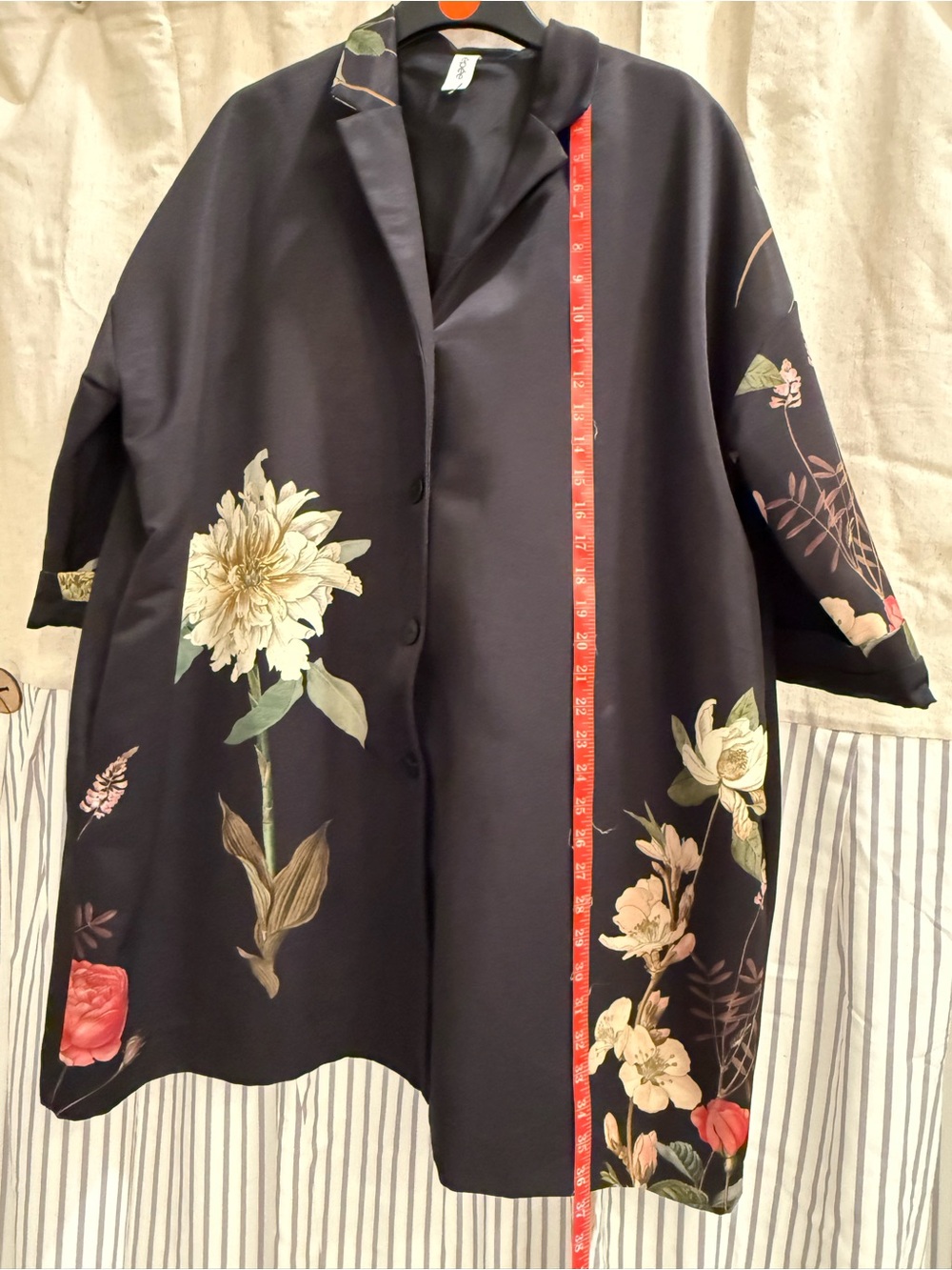 Epee From Paris - French Black Floral Textured Satin Oversized Long Blazer/Coat - Picture 12 of 16